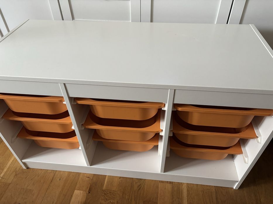 Regał ikea trofast z pojemnikami