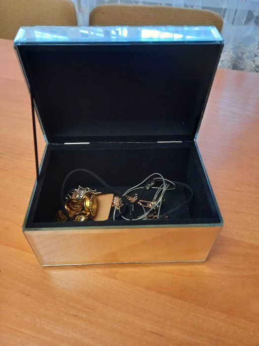 Зеркальная шкатулка