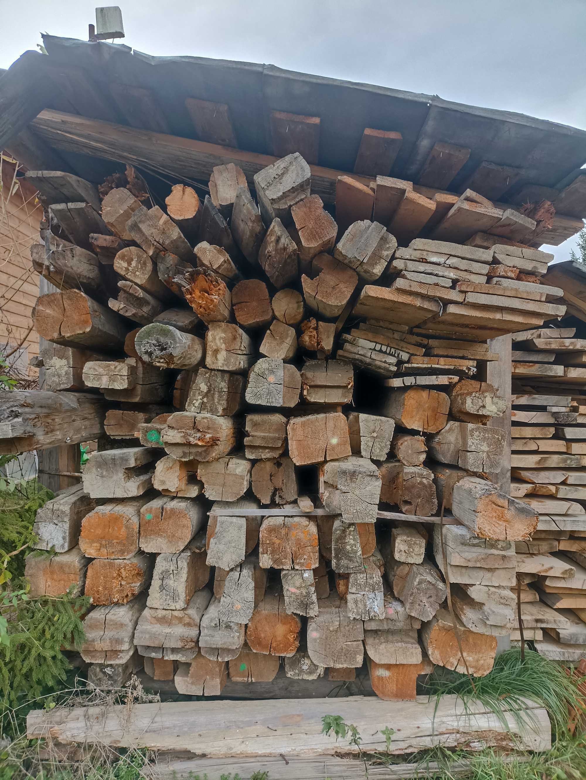 Drewno z rozbiórki do budowy domu z bala