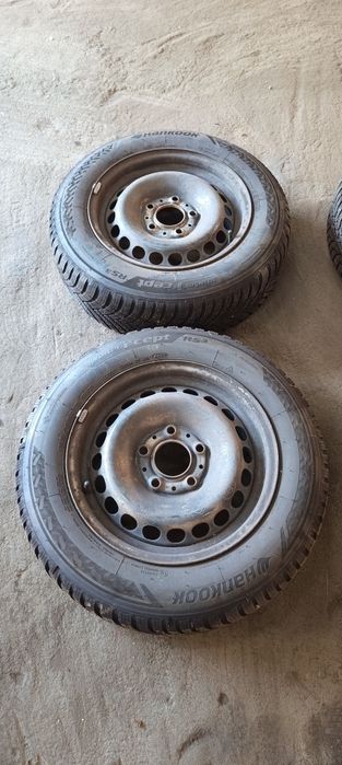 Sprzedam felgi z oponami zimowymi 
4 felgi 15' stalowe (nie prostowane