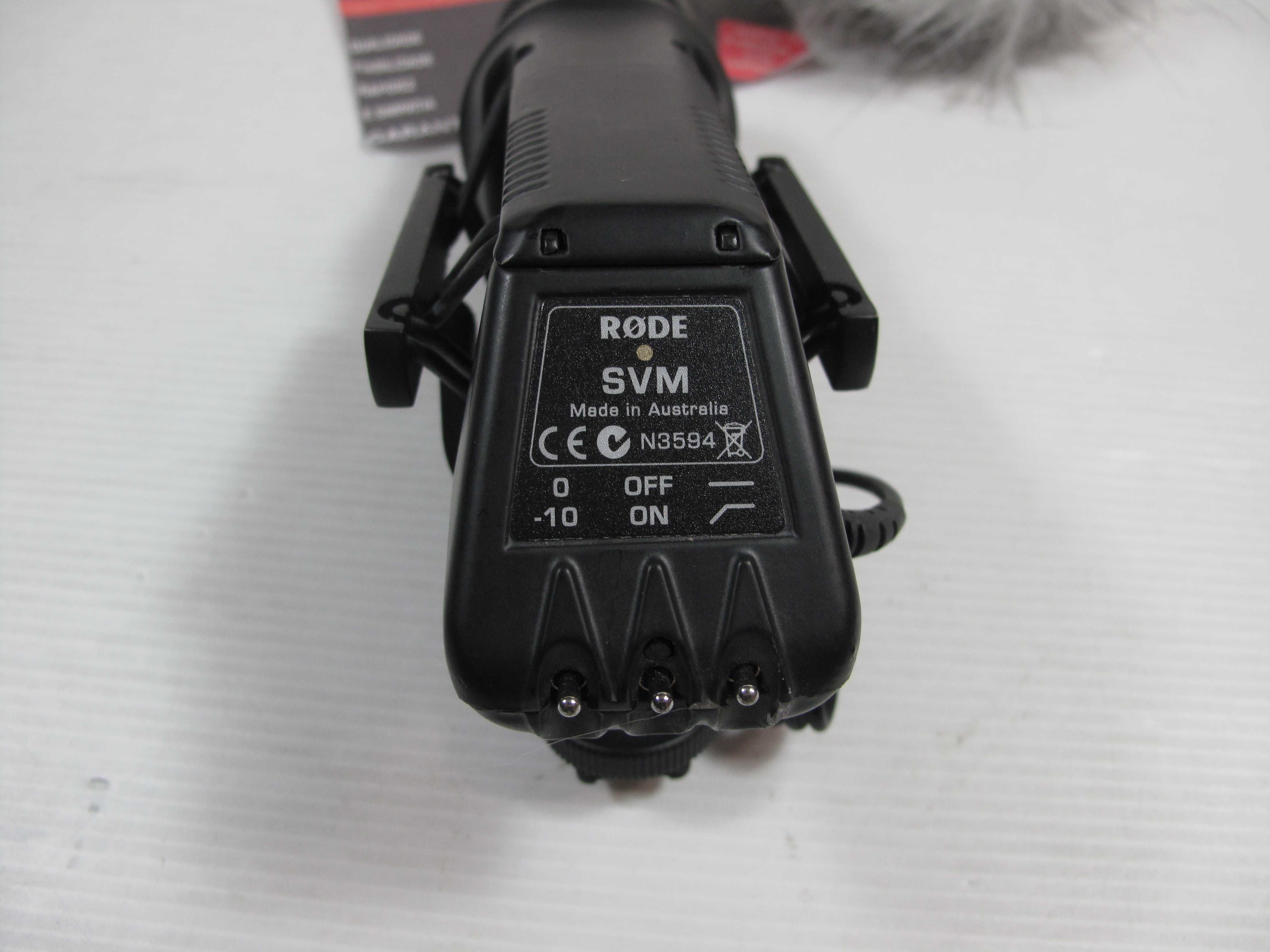 Microfone estéreo Rode SVM 3594 com acessório de movimento para Tripé