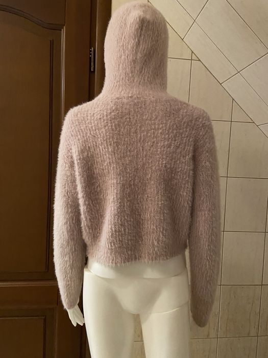 Sweter z kapturem