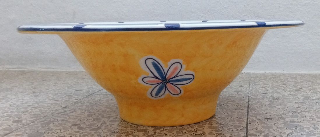 Fruteira em porcelana pintada à mão