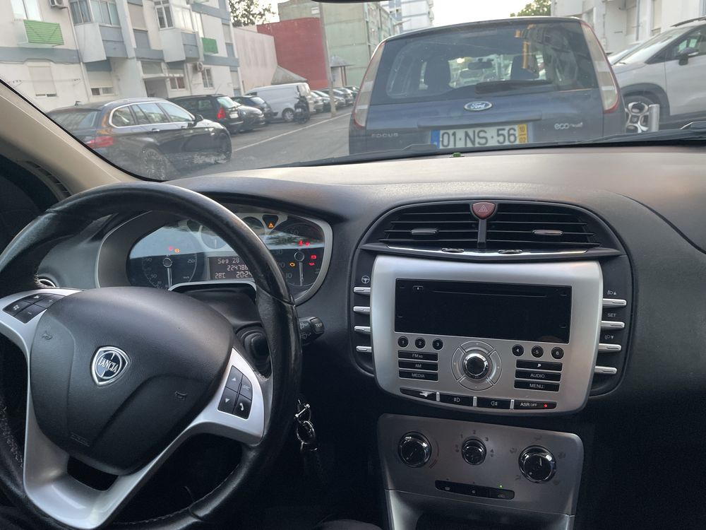 Boas vendo lancia 1.4 turbo gasolina  t-jet 120cvs