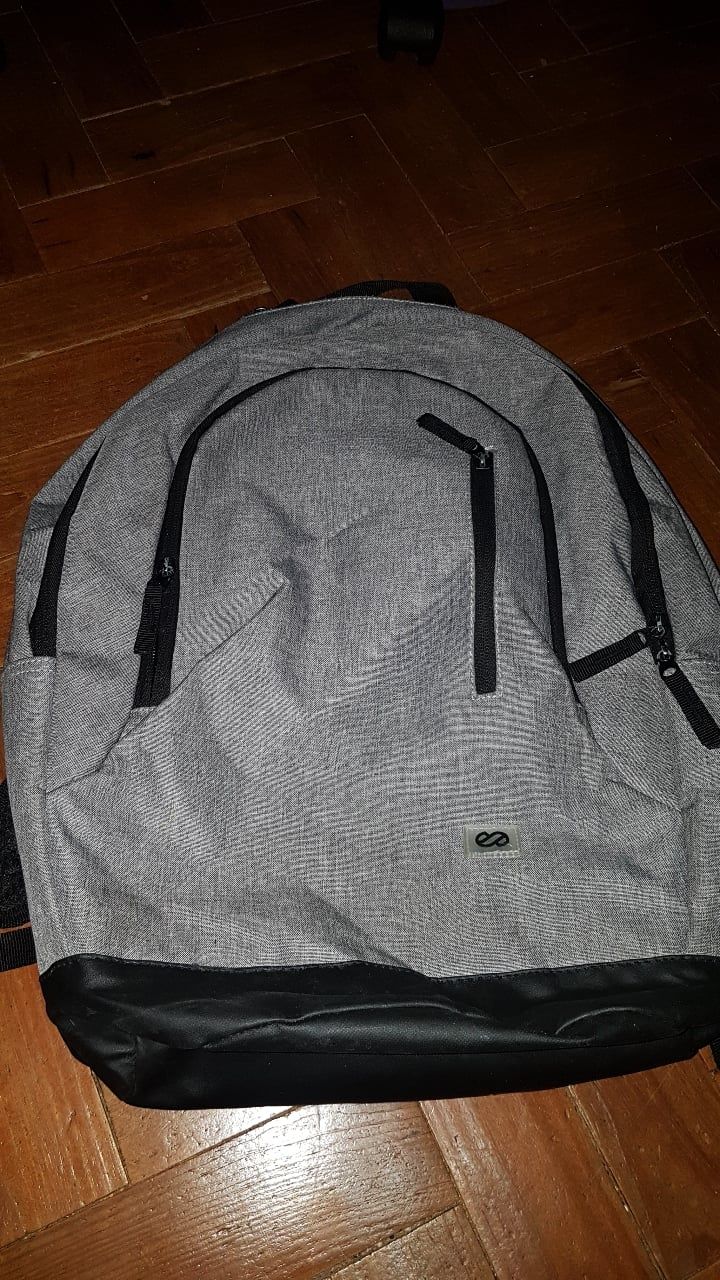 Mochila Cinzenta Nova