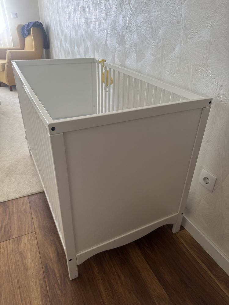 Berço IKEA em ótimo estado + colchão > Pronto para uma nova família!