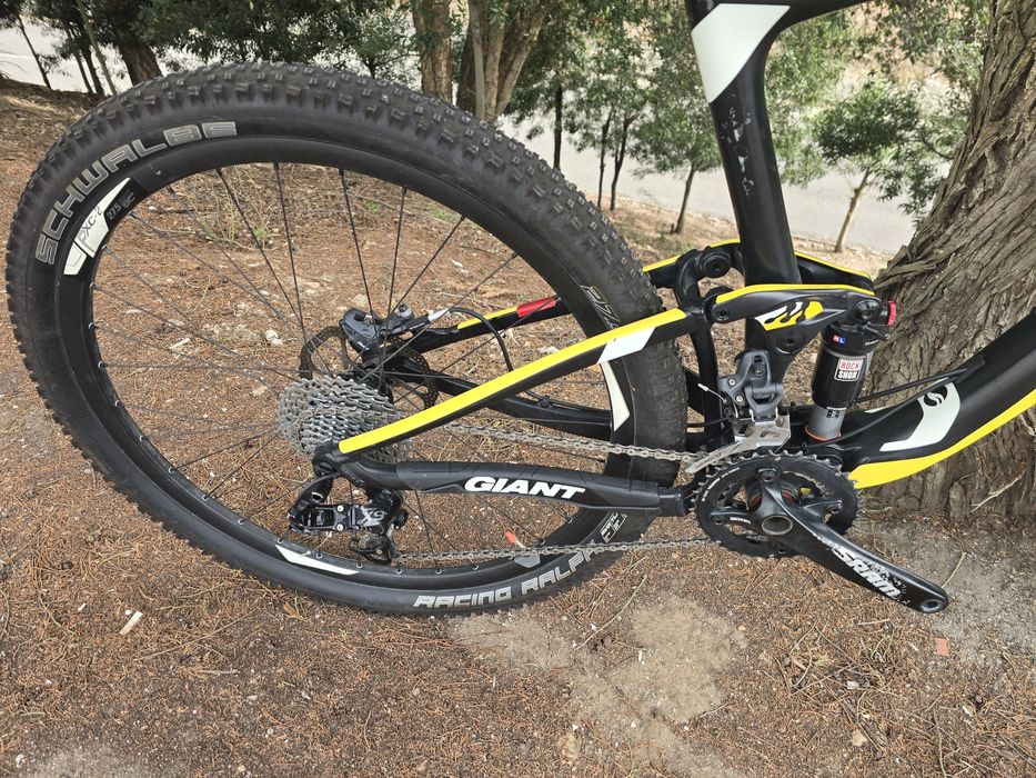 Giant carbono 27.5 L bem equipada
