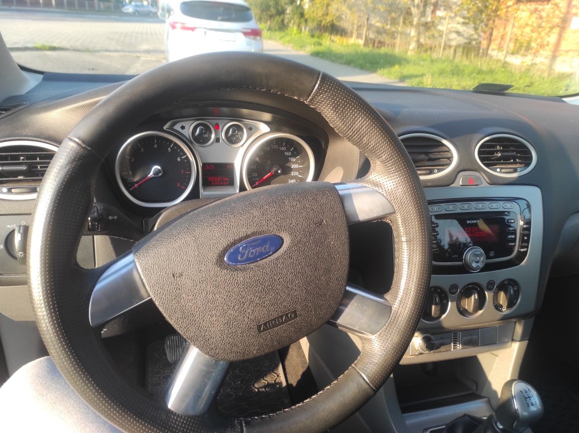 Ford Focus 1.6 benzyna 2010