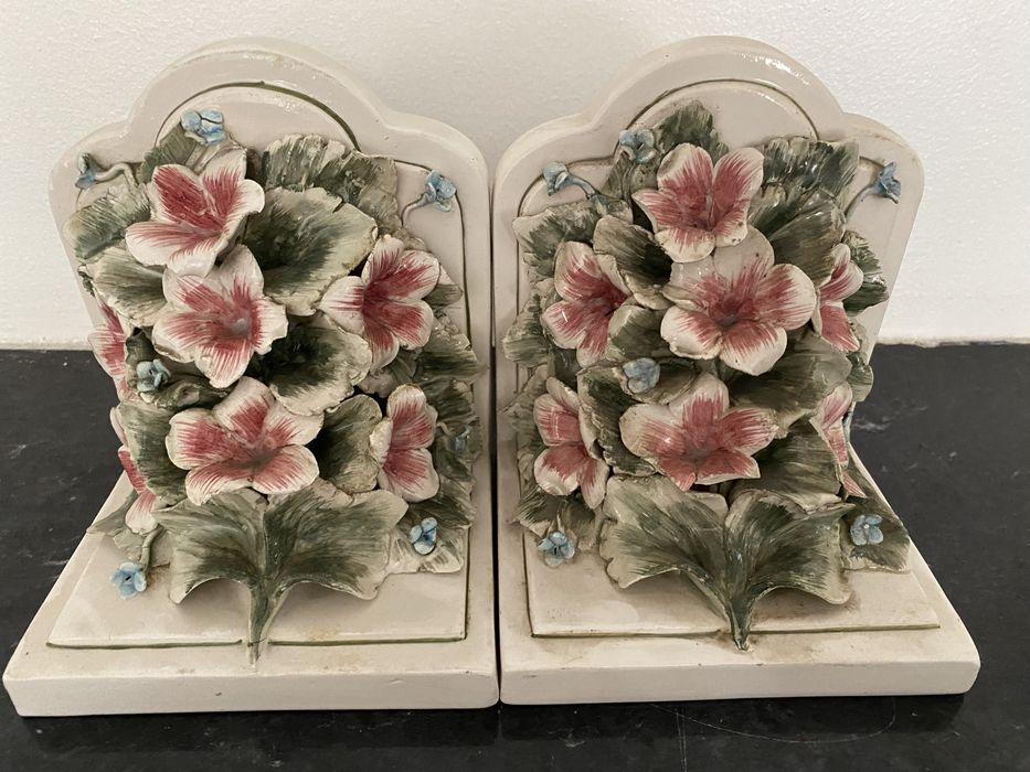 Ampara livros / Decoração