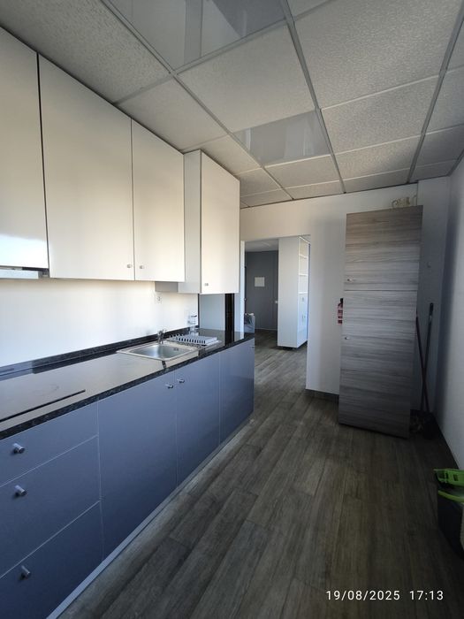 Estudio Pontinha Metro Renovado ( Disponivel entrada imediata)