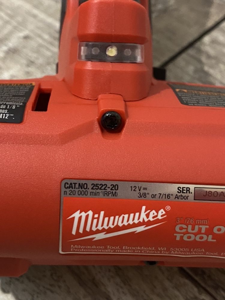 Акумуляторна відрізна машинка Milwaukee 2522-20
