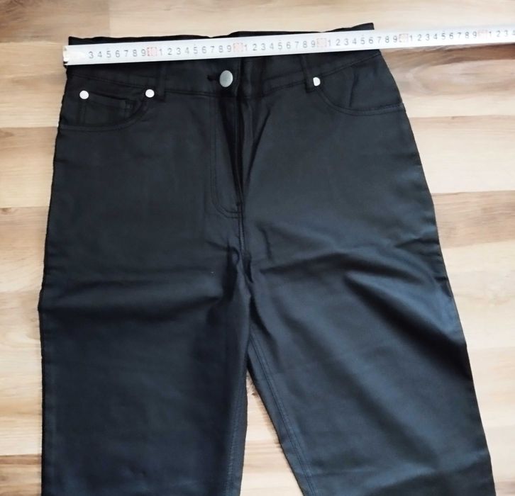 skórzane spodnie push up L wysoki stan straight woskowane jeans elasty