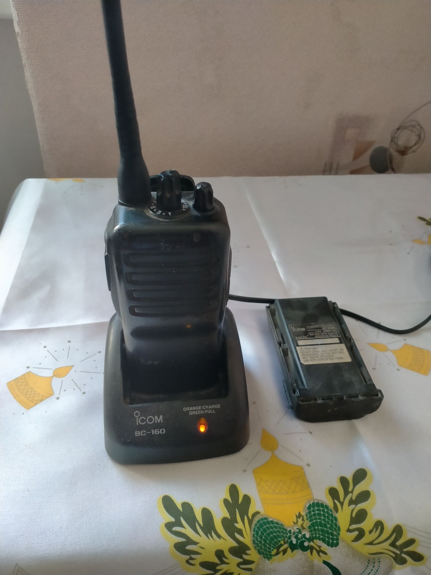 Рация icom-26 , зарядка,плюс вторая батарея.