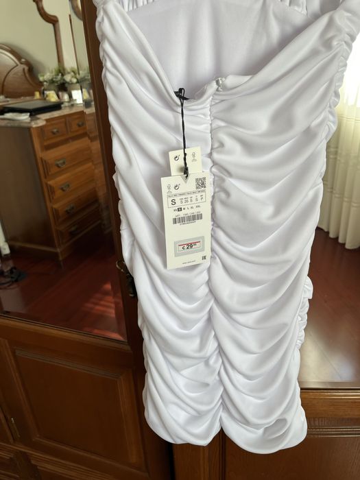 Vestido branco cruzado Zara