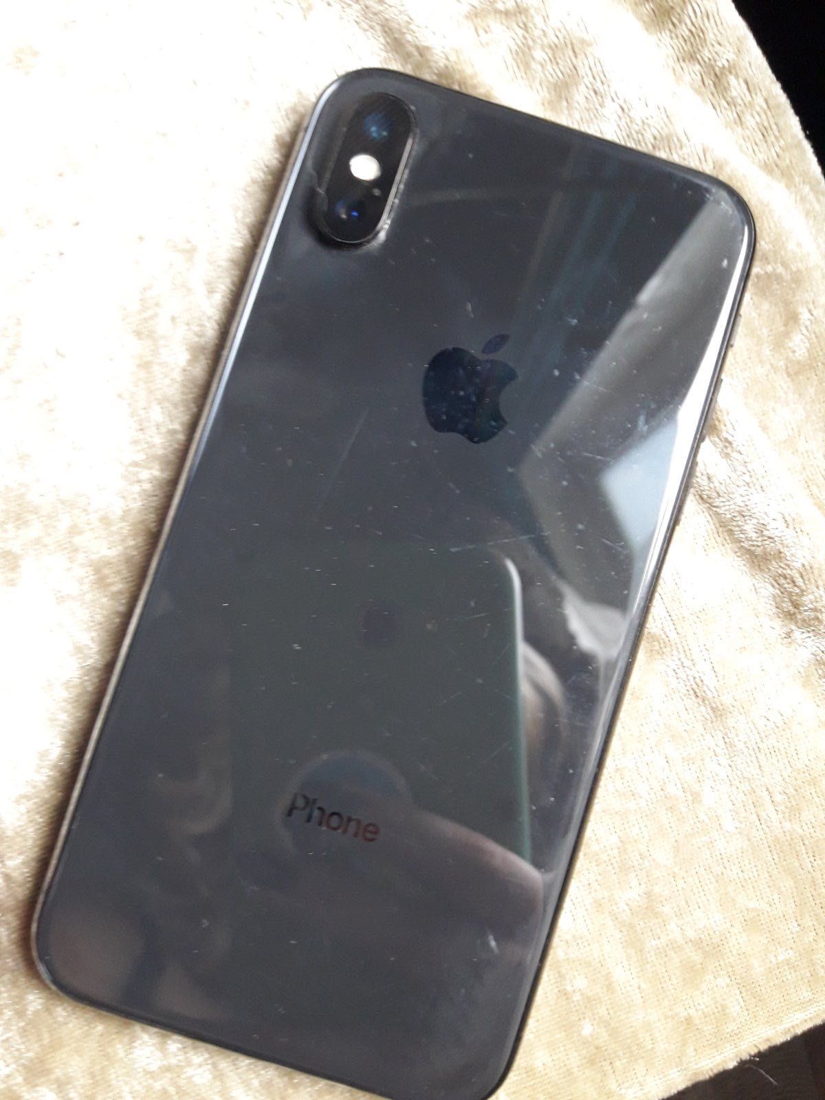 iPhone X 64 гб в чорному кольорі