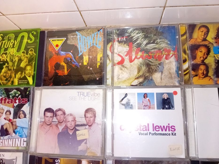 Conjunto de 24 Cds Originais Música Diversa