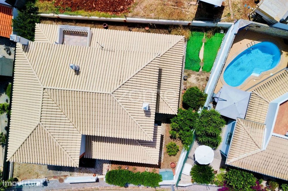 Moradia T3+1 com Garagem e Logradouro – Monte Canelas.