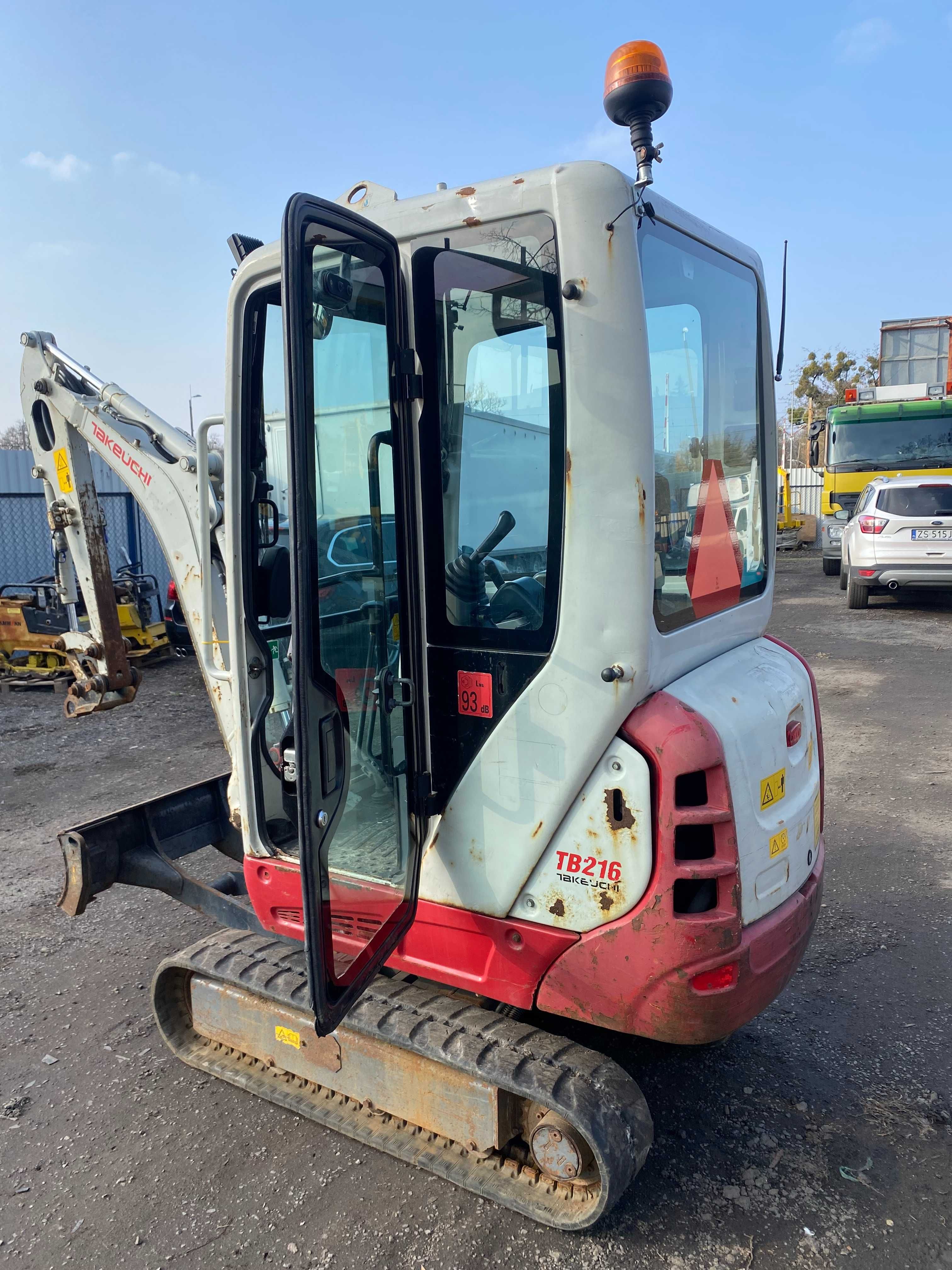 Minikoparka Takeuchi Tb216