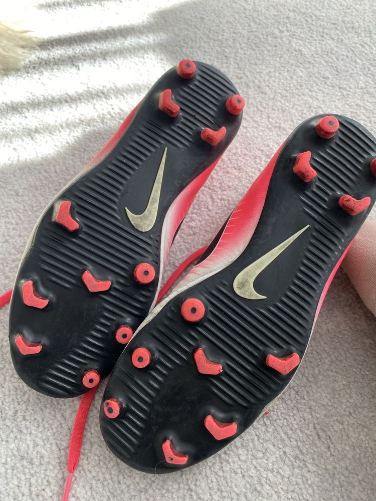 Buty korki  do gry w piłkę Nike