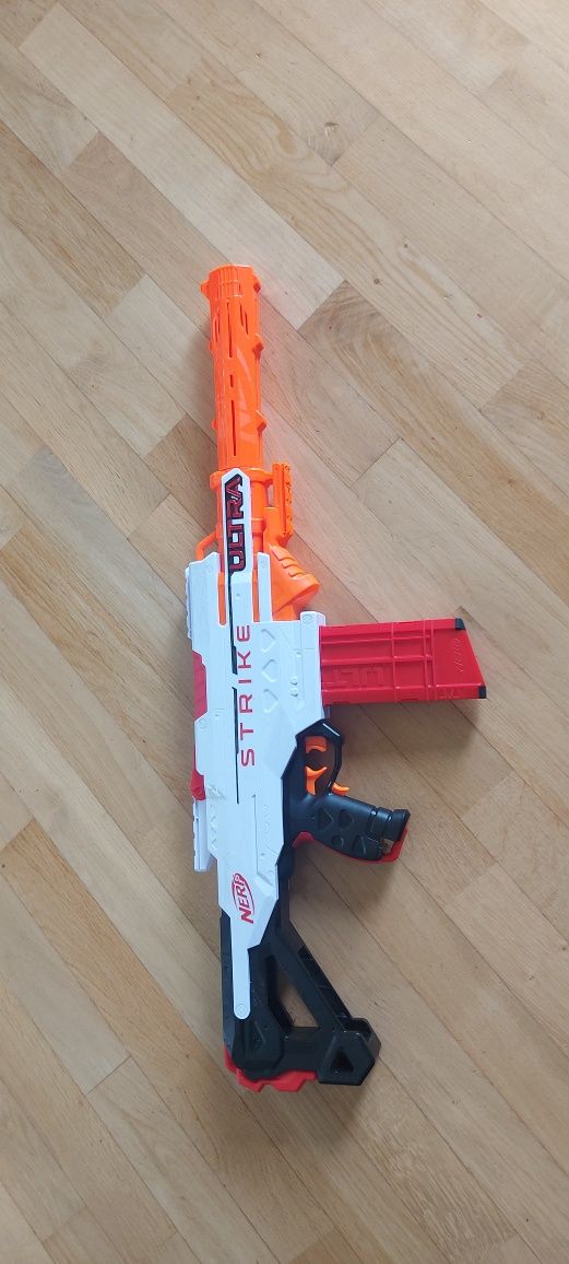 Hasbro Nerf Ultra - Wyrzutnia Strike + 10 strzałek F6024