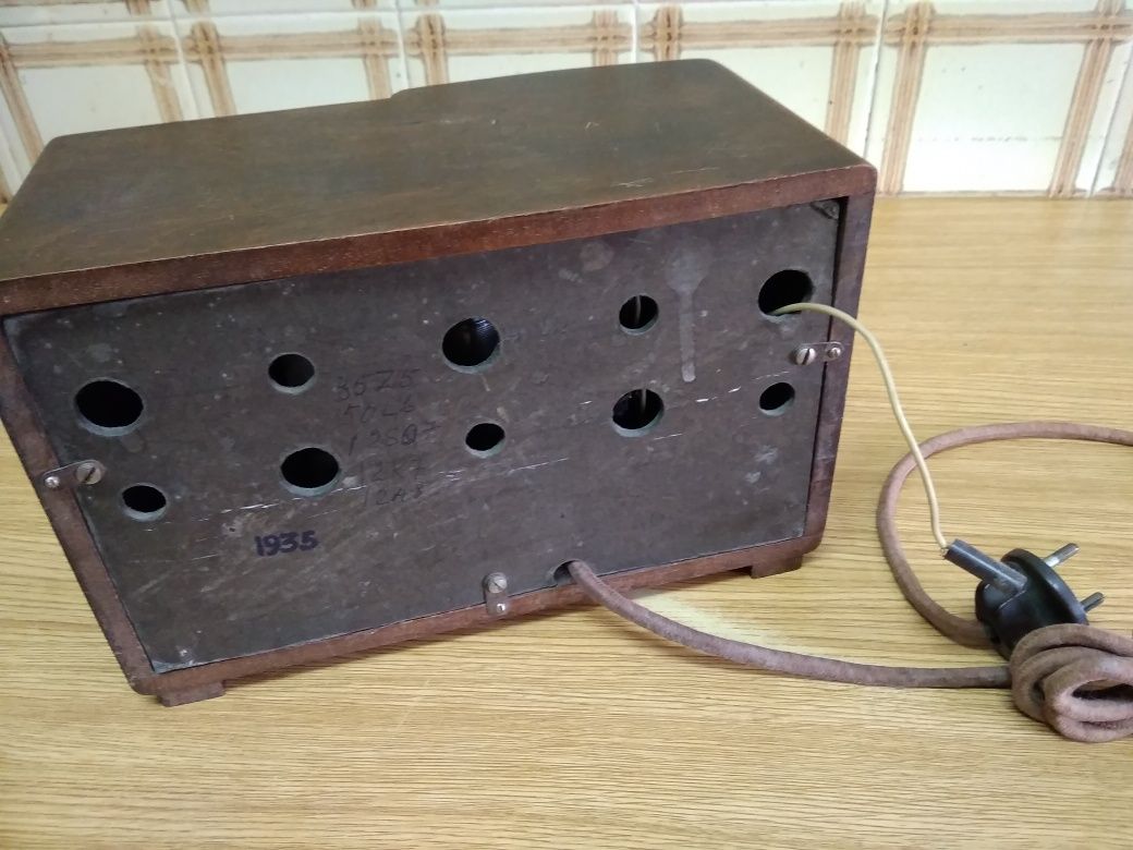 Rádio muito antigo (segundo)
