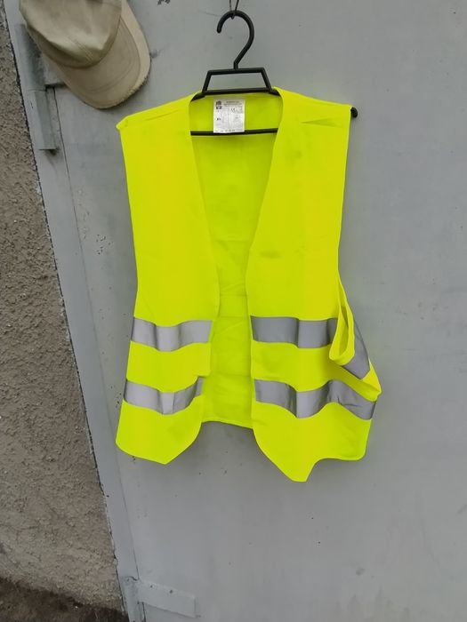 Жилет светоотражающий на липучке новый
