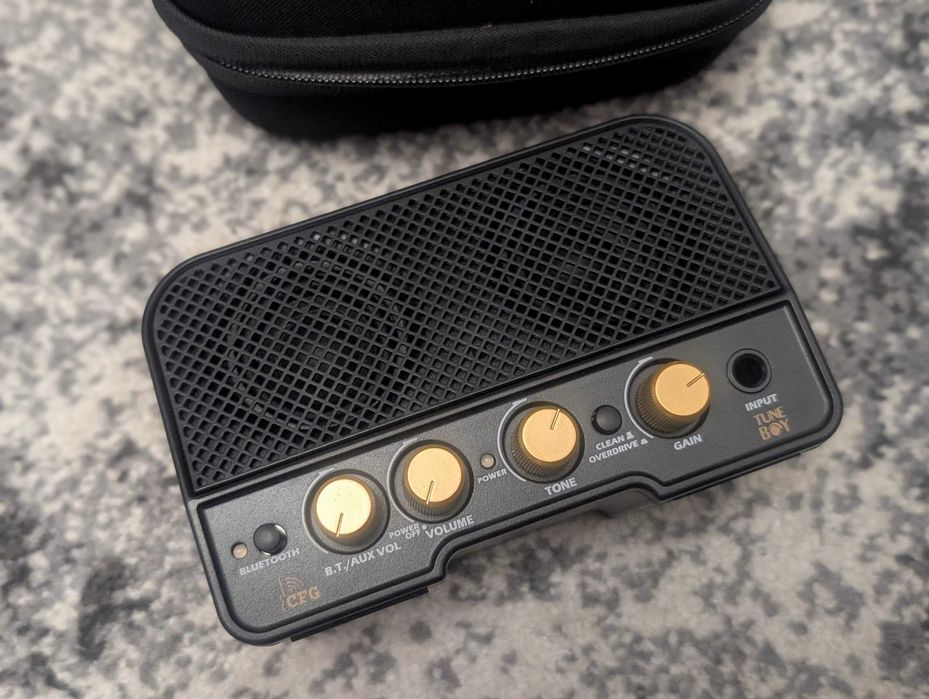 Миниатюрный гитарный усилитель CFG TuneBoy (с аккумулятором)