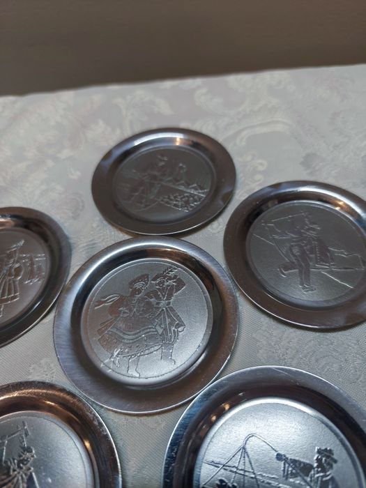 ZESTAW KOLEKCJONERSKI, 6 Metalowych Podstawek z Folklorem