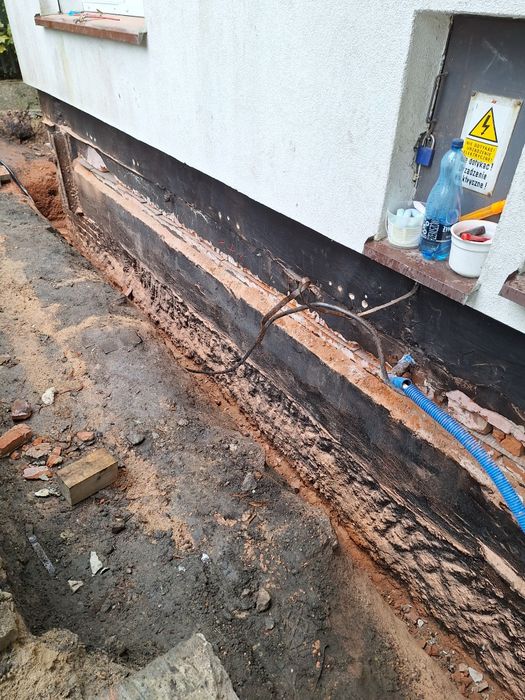 Osuszanie murów podciągania kapilarnego wilgoci.