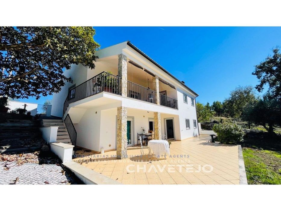 Vivenda muito espaçosa T3 (1xT1 independente) com piscina, garagem ...