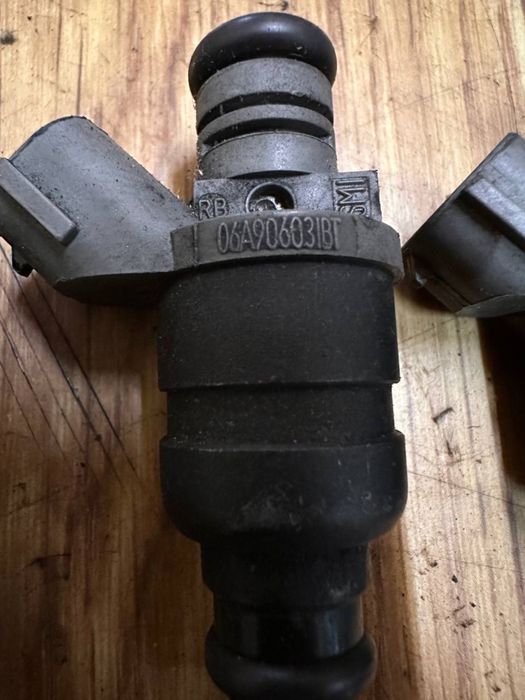 Форсунки 1.6 mpi BGU BSE BSF CCSE B06A906031BT  VW AUDI 06A 906 031 BT