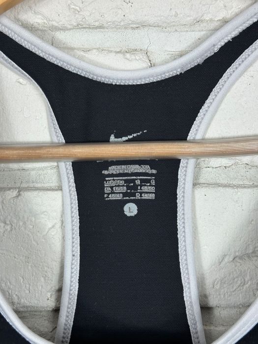 Damski top sportowy nike; stanik sportowy