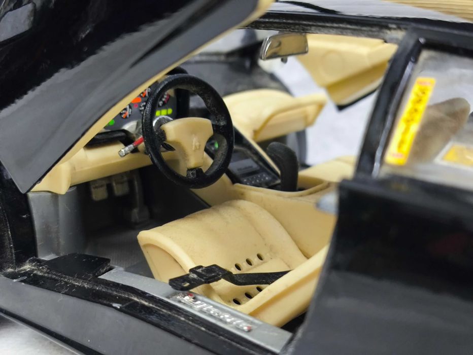 Модель Lamborghini Diablo (1990) 1/18 Bburago Italy