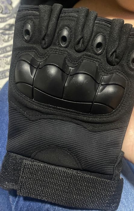 Vendo Luvas sem dedos  ( NOVAS, TAM: M ) em couro e fibra.