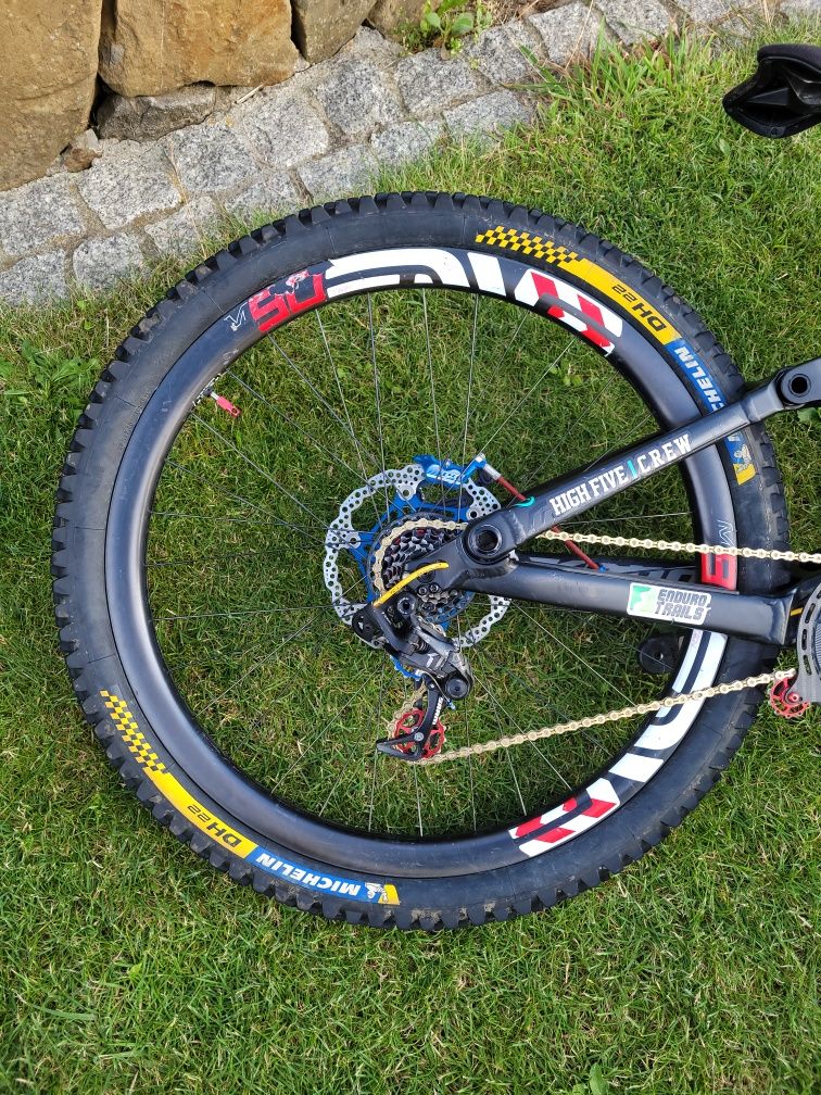 Kona operator karbon dh