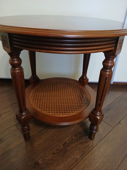 Столик дерево , ротанг