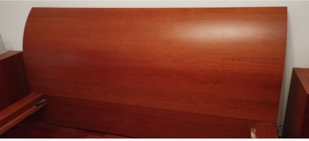 Cama de casal em cerejeira