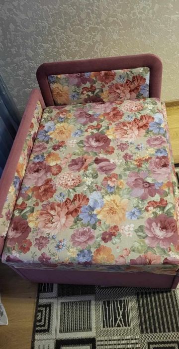 Диван - малютка для дівчинки