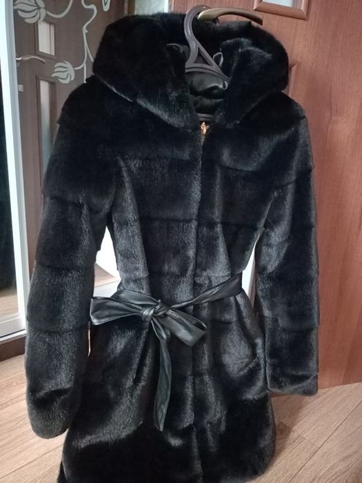 Шуба зимова красива