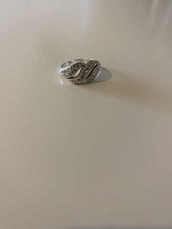 Pierścionek srebrny z cyrkoniami