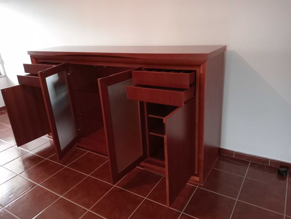Aparador em cerejeira como novo