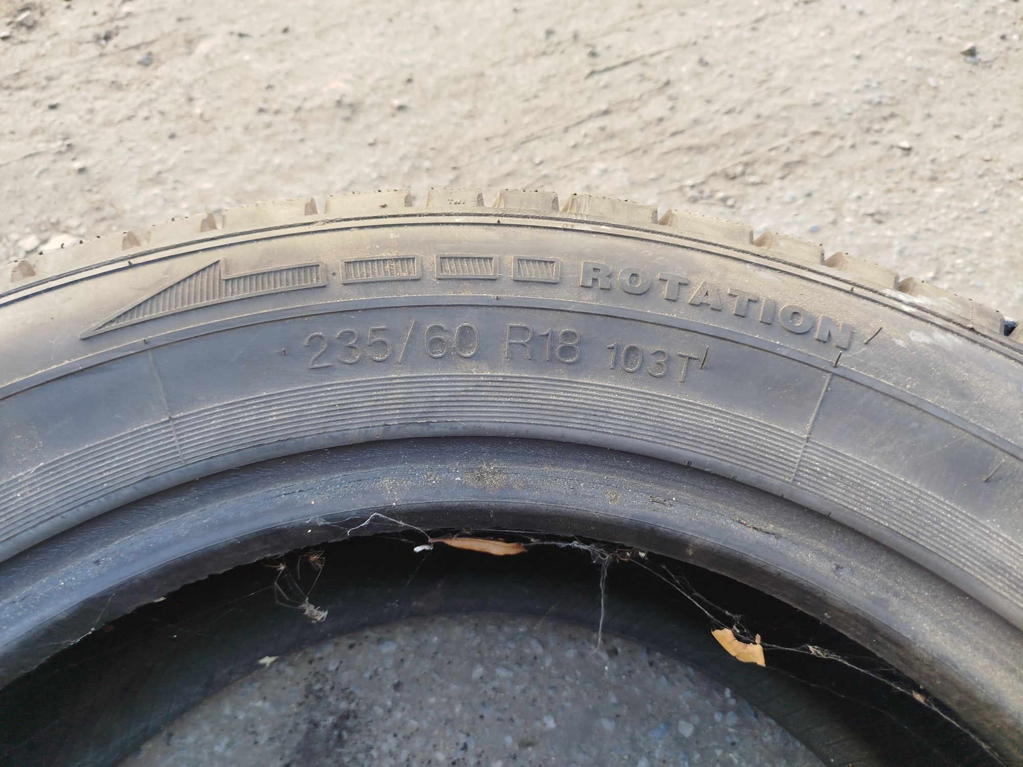 Opony zimowe 235/65R18