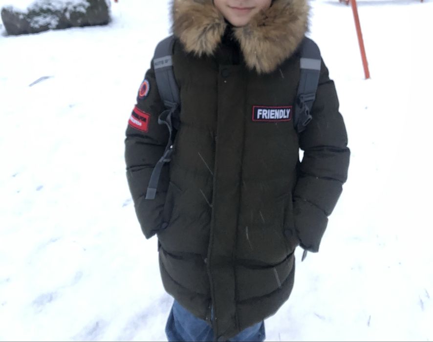 продам круту дитячу куртку зимову