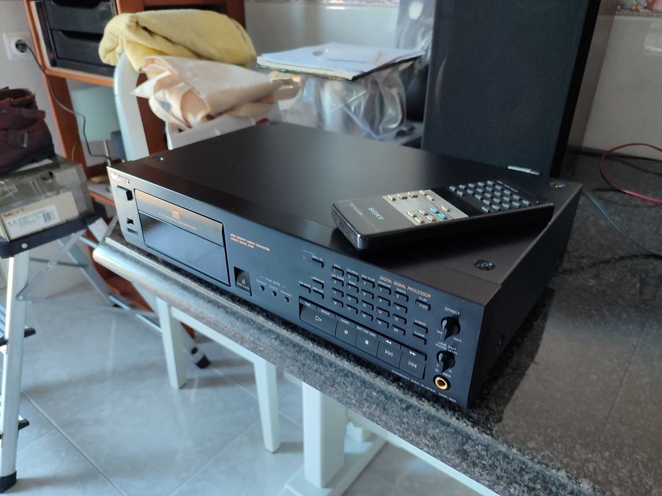 Leitor de cds Sony CDP-897 C/Comando remoto
