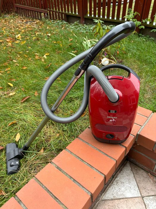 Odkurzacz Miele S2121 moc 1600 W, dobrze zasysa :) bardzo dobry stan