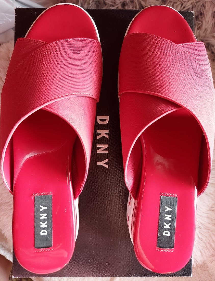 DKNY CRISTI klapki platform red 38,5