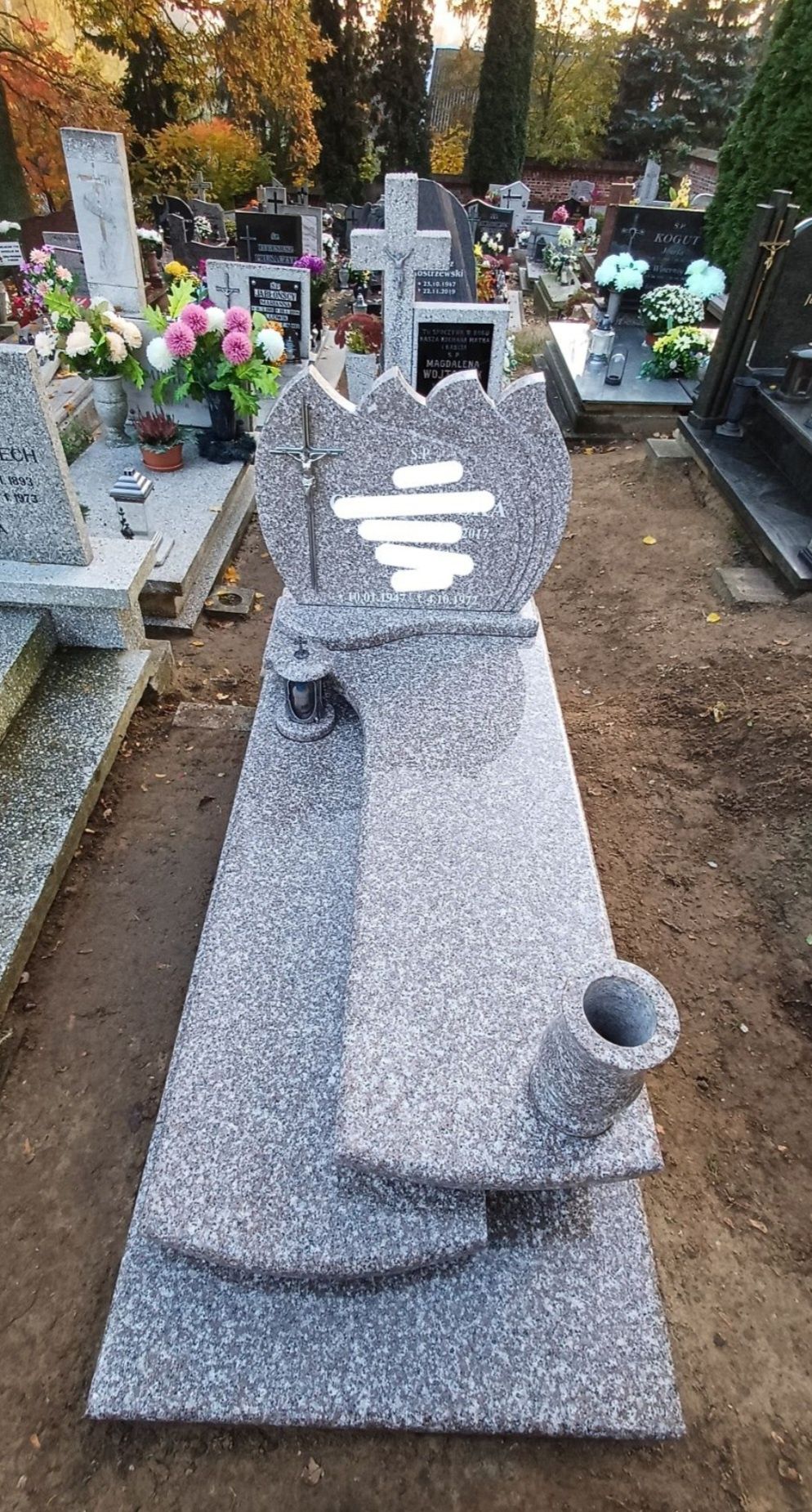 Mycie i sprzątanie pomników, nagrobków na cmentarzach