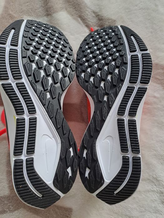 Śliczne sportowe oryginalne buty NIKE rozmiar 34 ( 21.5 cm). NOWE