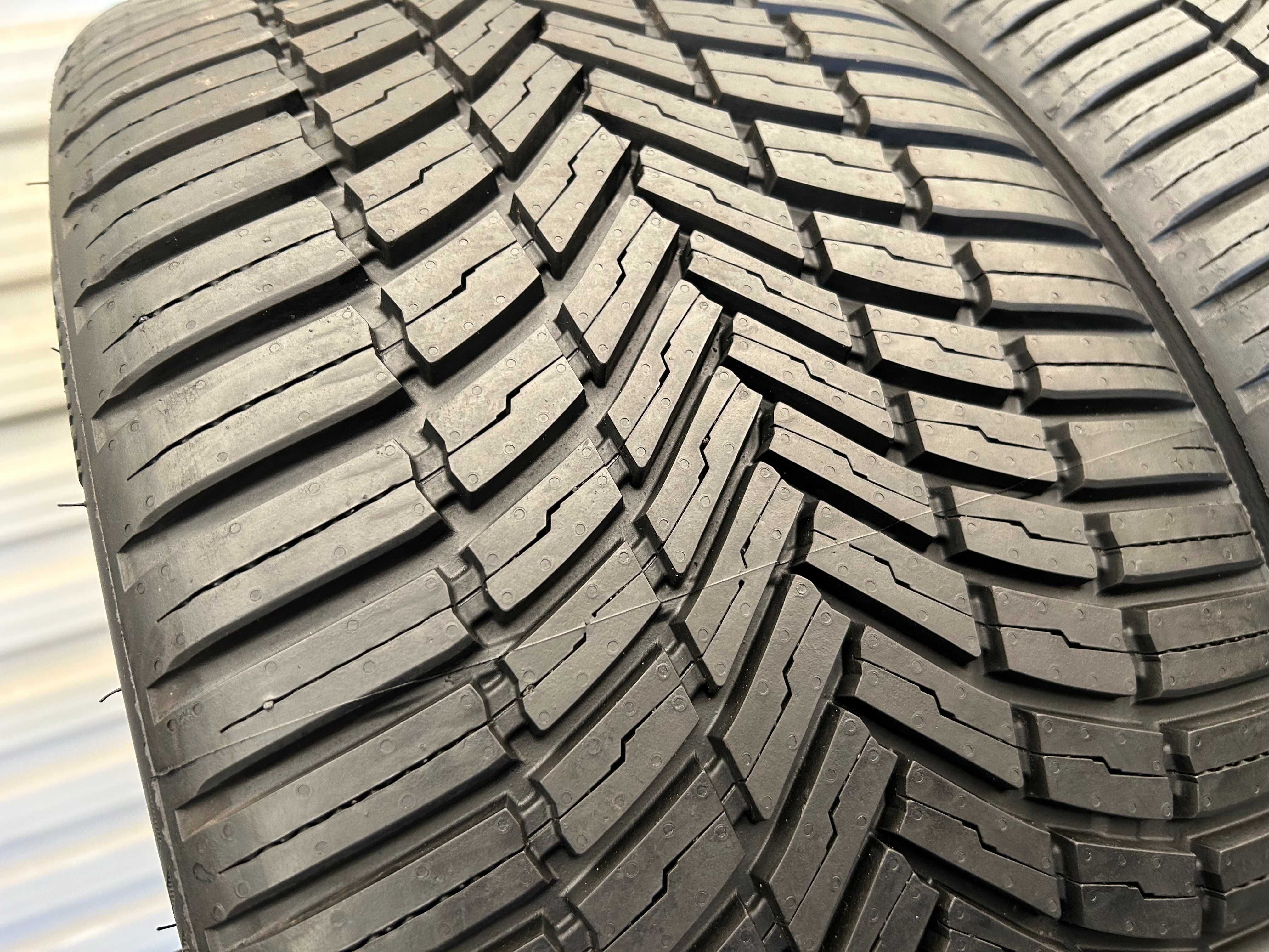 2szt całoroczne 235/35R19 Bridgestone 7,5mm 2020r 4S332 gwarancja