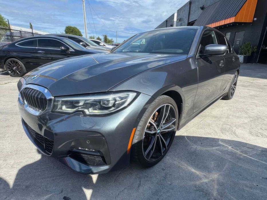 BMW 3 Series 330i      2019
